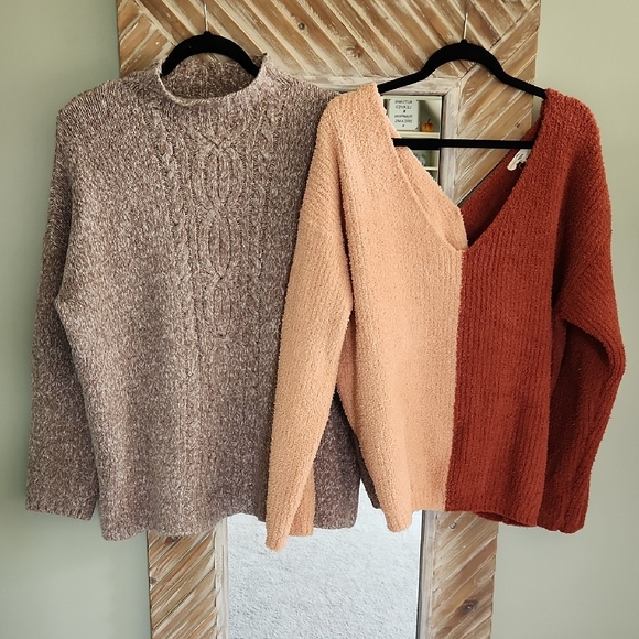 Colorblock V-Neck Sweater - Picture 1 of 9